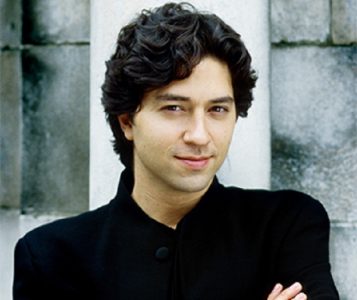 Gustavo Dudamel conducts Desenne, Ginastera and Estévez