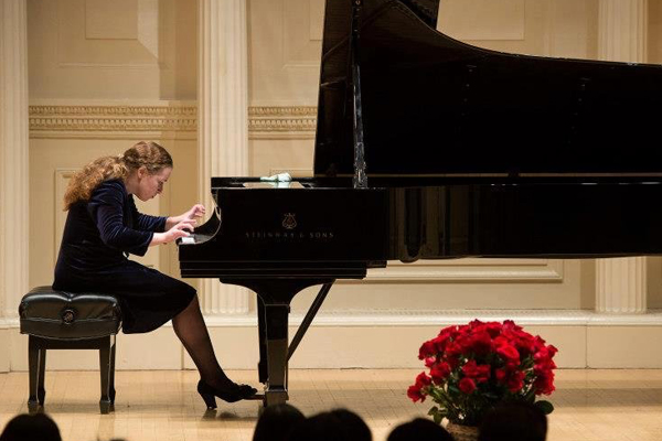 Liana Paniyeva, Concert Pianist